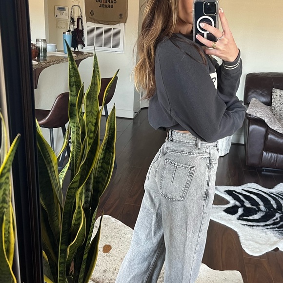 Wills Distressed-Crop - Picture 3 of 6